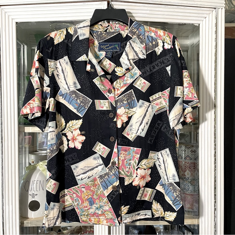 Vintage Island Traders black shirt women’s S
